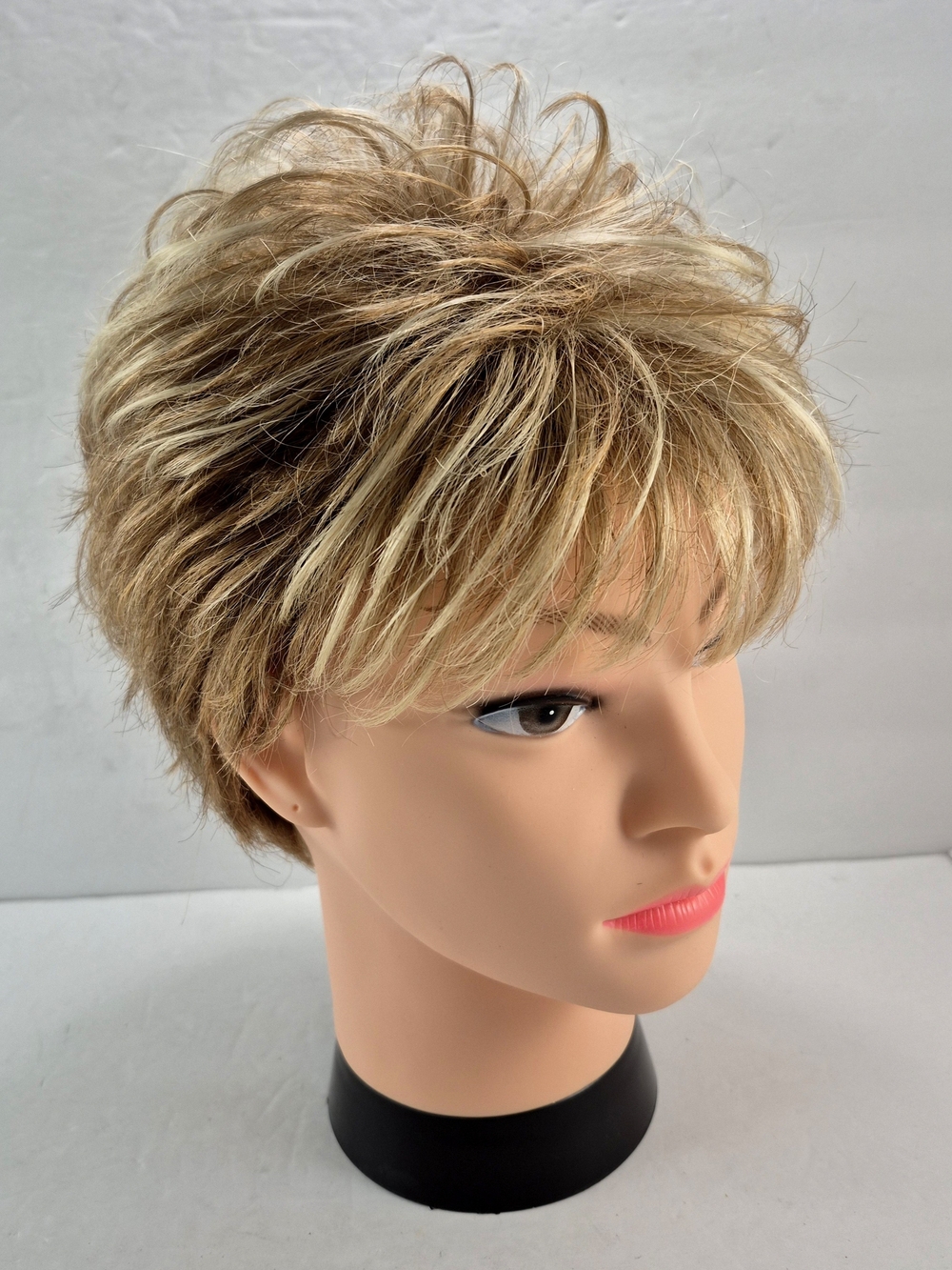 First Lady Short Layered Blonde Highlight Wig Voluminous Textured Pixie Cut Shag